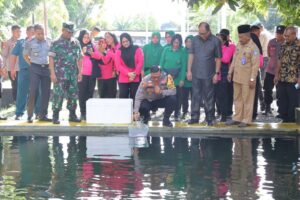 Kapolres Bersama Forkopimda Halmahera Utara Tebar 5000 Benih Ikan Dukung Program Asta Cita Bidang Ketahanan Pangan Nasional