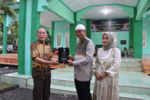 Pangdam XV/Pattimura Berikan Santunan Anak Yatim dalam Safari Ramadhan di Halmahera Utara
