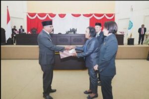 Ketua DPRD Halut Pimpin Rapat Paripurna, Tiga Agenda Penting Disahkan