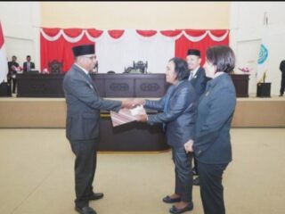 Ketua DPRD Halut Pimpin Rapat Paripurna, Tiga Agenda Penting Disahkan
