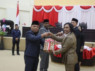 Ketua DPRD Halut, Christina Lesnussa Pimpin Rapat Paripurna Pengajuan Rancangan Perda tentang perubahan APBD dan Penandatanganan RPJMD Tahun 2025