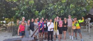 Tertarik Dengan Keindahan Tempat Wisata Pulau dan Laut, Puluhan Wisatawan Asal Italia Kunjungi Halut