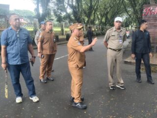 Pantau Pepohonan Tua Di Kawasan Pemerintahan, Ini Arahan Bupati Halut, Piet Hein Babua