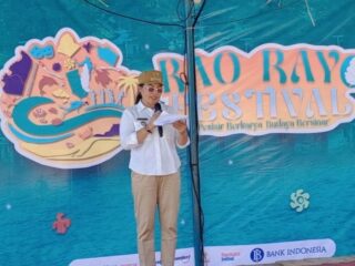 Wakili Bupati, Camat Pulau Rao, Sherly K Tamadarage Secara Resmi Buka Festival Rao Rayo II