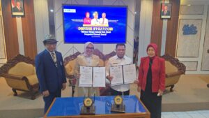 Tampil Sebagai Pemateri, Bupati Halut Paparkan Strategisnya Hilirisasi Kelapa Sebagai Role Model Penguatan Ekonomi Daerah, di Universitas Dr. Soetomo Surabaya.