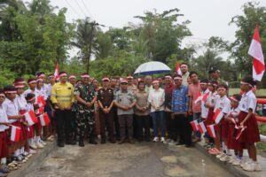 Didampingi Dandim 1508/Tobelo, Bupati Halut, Piet Hein Babua Resmikan Jembatan Garuda di Kao Barat